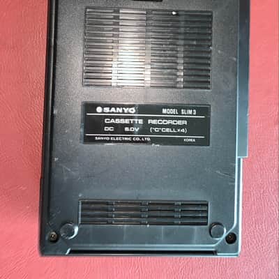 Vintage 1980’s Sanyo slim 3 cassette tape recorder image 3