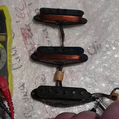 1963 Fender stratocaster pickups pre-CBS vintage original matched set, all original wires & windings - clean for their age -- Fairly hot set -- Bridge 6.12k, Middle 5.96k, Neck 6.0. parts for luthier restoration project '63 1960s 60s Strat image 4