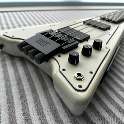 Steinberger XP2A headless bass, 5-bolt GRAPHITE neck, gloss WHITE, Active EMGs, restored by Jeff Babicz, with OEM gig bag, set of light Double-Ball strings, STADB04 single-ball string adapter, hex wrench image 4
