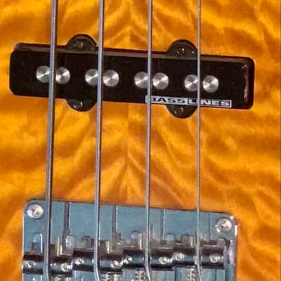 Fender Deluxe Jazz Bass quilted top Sunburst electric bass guitar Hardshell case image 3