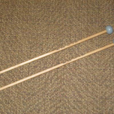 one pair of new old stock near A+ Mike Balter MB6B (6B) Hard Keyboard Mallets - 1" diameter Oval Gray Rubber HEADS and Natural Birch HANDLES (for Xylophone, Bells) mid to late 1990s (+ packaging) Unwound Series image 6