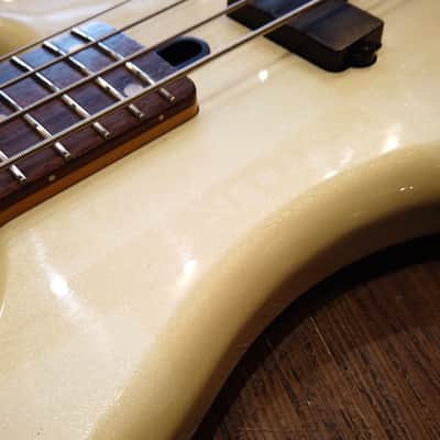 Yamaha MB-40C MotionB Electric Bass Medium Scale - White image 3