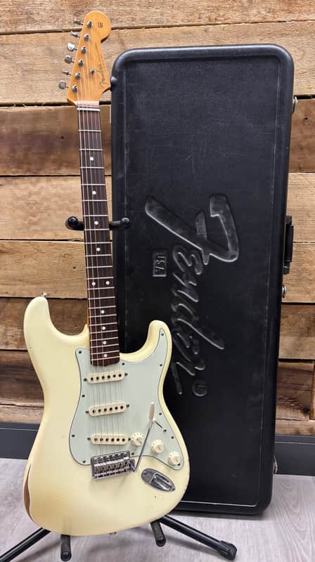 Fender Road Worn '60s Stratocaster 2019 - Vintage White - Nitrocellulose Lacquer with Fender USA Hardshell Case