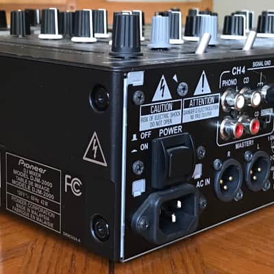 Pioneer DJM-2000 w/ Flight Case image 3