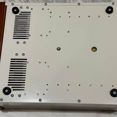 DIY High-End STEREO Power Amplifier (240 watts) for Studio or Hifi use - White / Solid Wood image 13
