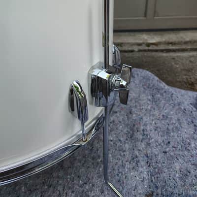 Premier 18"(Diameter)x16"(Depth) Floor Tom 1970's - White Wrap image 3