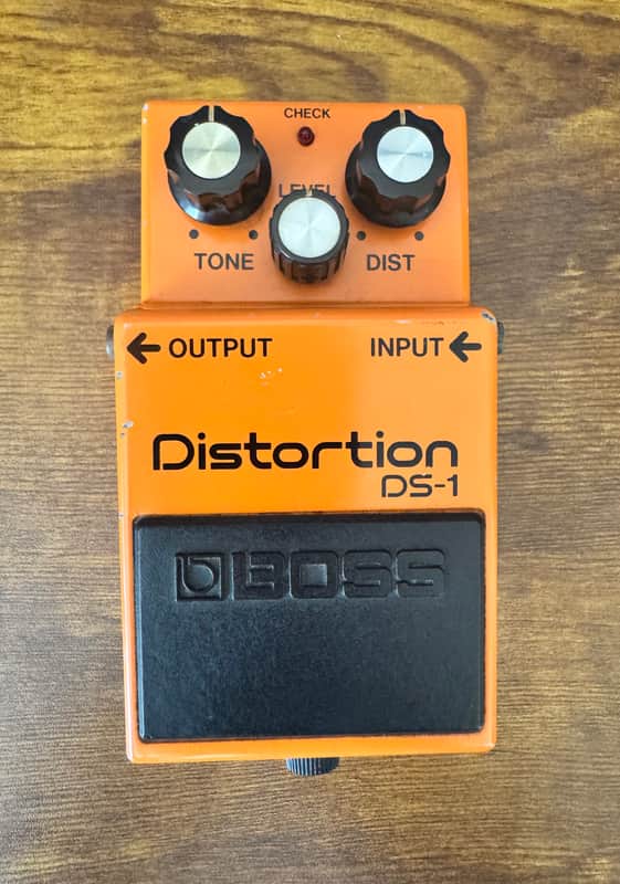 BOSS DS-1 1985年 日本製 MADE IN JAPAN BOSS DS-1 Battle: 1985 Made in Japan VS Made in Taiwan - YouTube