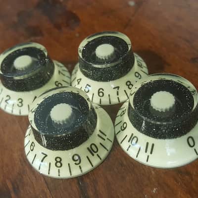 Immagine JAT CUSTOM GUITAR PARTS 4 Top Hat Knobs 0-11#s Glow In The Dark / Black Flake - 1