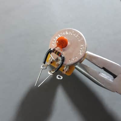 TBK "DiMarzio"Spec "DIMARZ-2" 560pF Coated Ceramic capacitor, 300K AllenBradley CarbonComp resistor image 2