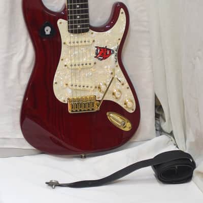 Squier Stratocaster Pro Tone series 1996 in Hard case - transparent red image 3
