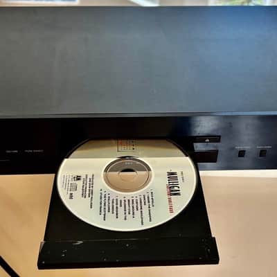Yamaha CD-S303 Professional Quality Audiophile CD Player - Near Mint image 2