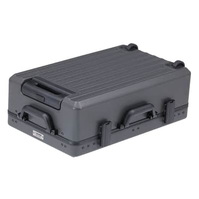 Boss BCB-1000 Suitcase-Style Pedal Board with Heavy-Duty Molded Design, Retractable Handle, and Wheels (Black) image 8