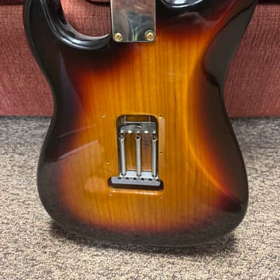 Fender Deluxe Players Stratocaster with Rosewood Fretboard 2005 - 2016 - 3-Color Sunburst image 5