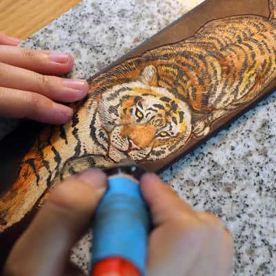 burnyblack custom made guitar strap leather 2.5" - tiger brown image 6