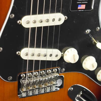 Mint Fender American Professional Classic Stratocaster 3-Color Sunburst Maple Fingerboard image 3