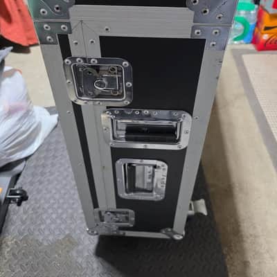 Yamaha LS9-32 DIGITAL MIXER, ROAD CASE WITH DOGHOUSE image 9
