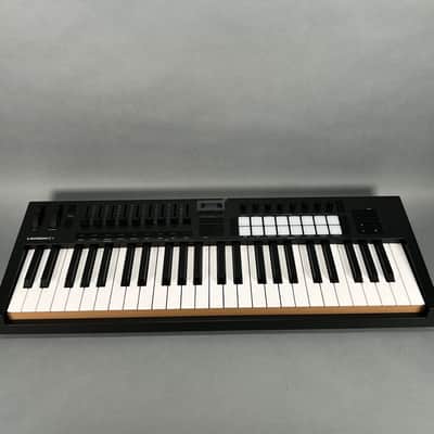 Novation Launchkey 49 MKIV MIDI Keyboard Controller - Black image 2