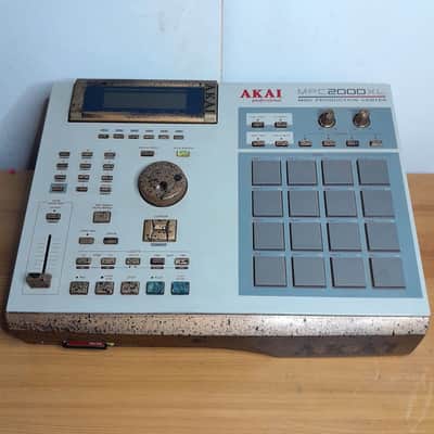 Akai MPC2000XL MIDI Production Center - 32MB RAM, 8-Outs, CF Reader image 2