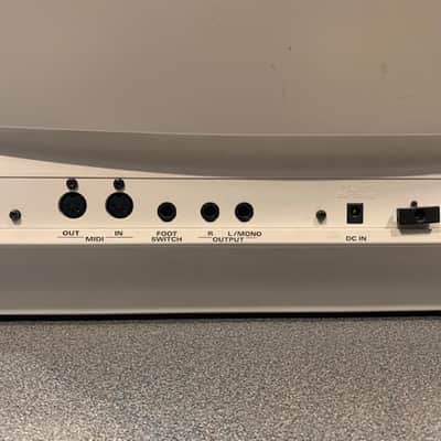 Roland Clavier E-09 61 Notes Interactive Arranger Blanc image 7