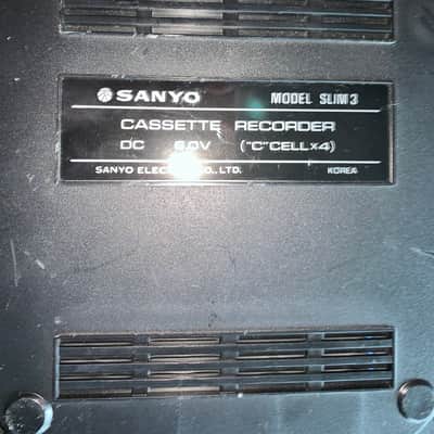 Vintage 1980’s Sanyo slim 3 cassette tape recorder image 4