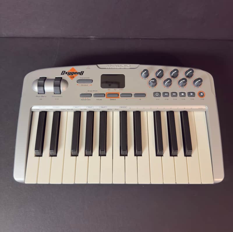 M-Audio Oxygen 8 V2 25-Key MIDI Controller Keyboard 2006 - 2007 - Silver image 1