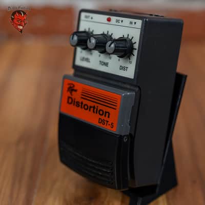 Rogue DST-5 Analog Distortion Overdrive Rare Vintage Guitar Effect