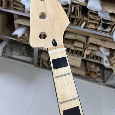 Maple Wood Natural Finish 4 String Jazz Bass Style Neck, 20 Frets Fingerboard image 5