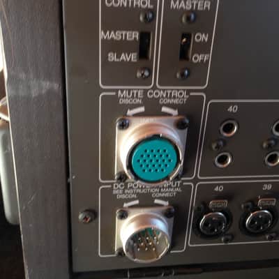 Yamaha Pm 1800 40 channel mixing console image 4