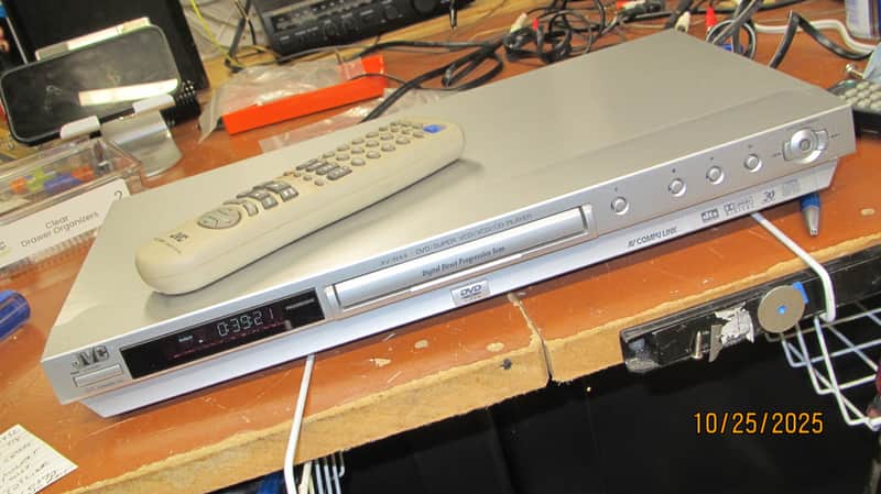 JVC XV-N44 CD and DVD Player w PCM Optical and Co-ax Outputs image 1