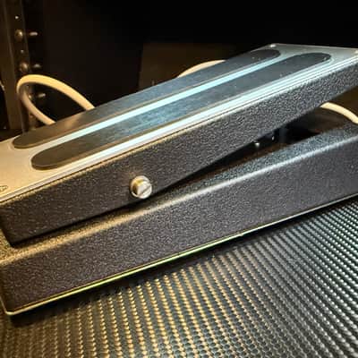Shin-Ei Vibe Bro, Chorus/Vibrato 2010s Replica of the 60's Vintage Uni-Vibe Pedal with Shin-Ei Speed Control Pedal image 3