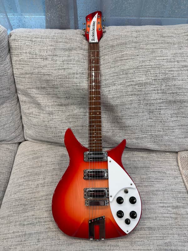 Rickenbacker 350/V63