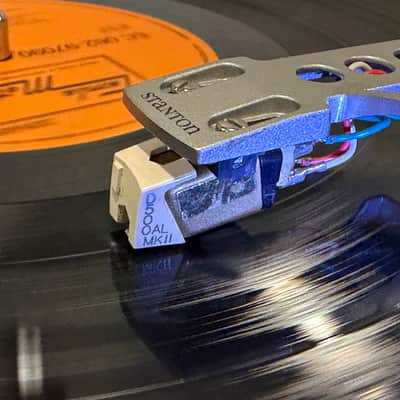 Stanton ST.150 - High Torque Turntable Road Case & D500 AL MKII Cartridge - Gray image 1