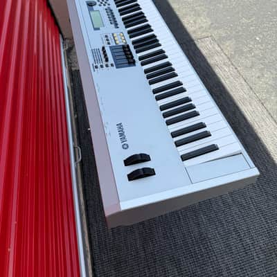 Yamaha MO8 88-Key Workstation Synthesizer Keyboard w/ Power Supply - Tested image 8