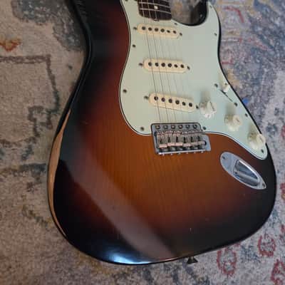 Fender Road Worn '60s Stratocaster with Rosewood Fretboard - Sunburst image 4