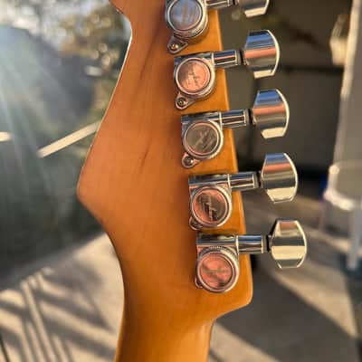 Fender Made in Japan Floyd Rose Stratocaster 1999 - Blue sparkle image 4