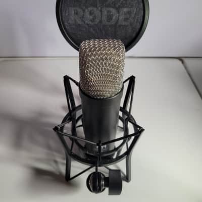 RODE NT1 Large Diaphragm Cardioid Condenser Microphone -Black image 4