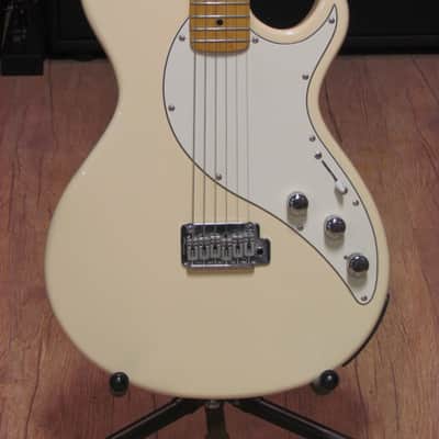 Line 6 Variax 600 Vintage White