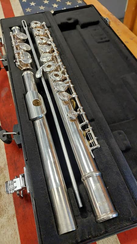 Yamaha YFL-262 - Silver w/case image 1