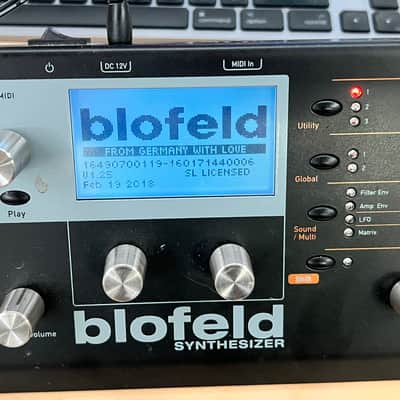 Waldorf Blofeld Desktop Synthesizer + SL License & Wood Stand