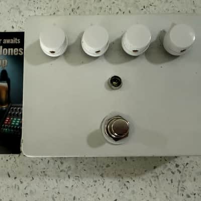 Yesterday Effects White Pedal – Vox Conqueror Inspired Overdrive / Tone Shaper image 2