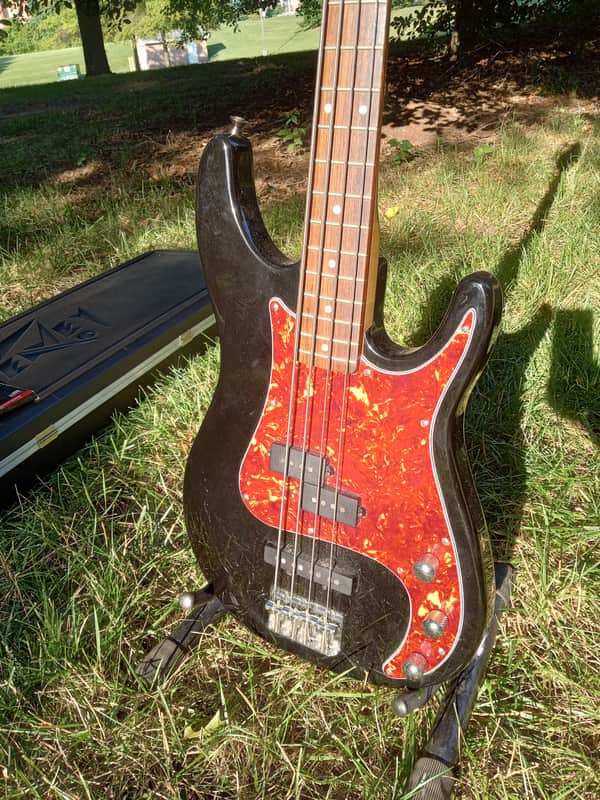 Peavey USA Forum Bass image 1