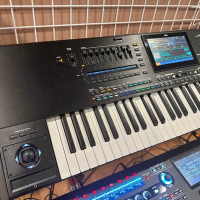 Korg PA5X 76-Key Arranger Workstation Keyboard – Display B-Stock image 1