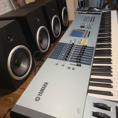 Yamaha Motif XS 8 Production Synthesizer 2000s - Gray