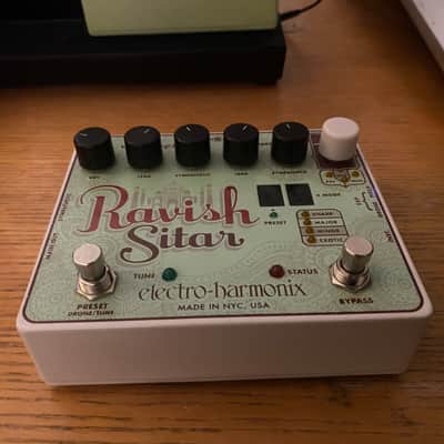 Electro-Harmonix Ravish Sitar Sitar Emulator 2011 - Present - Green / Red image 3