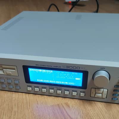 Akai S3000XL MIDI Stereo Digital Sampler 1996 - White