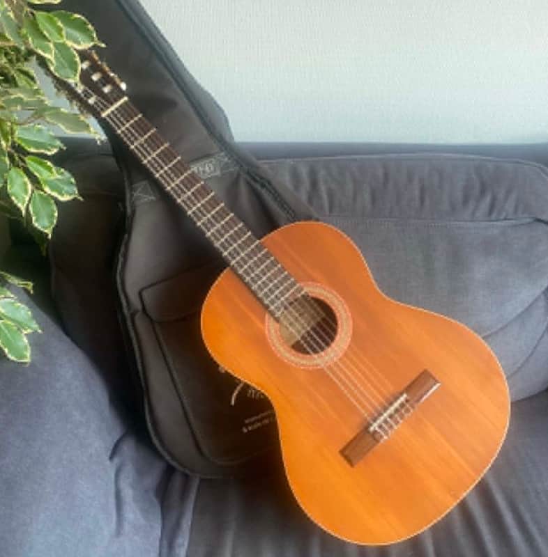 Cuenca Mod 10 spanish classical massive cedar top + gigbag 2000 image 1