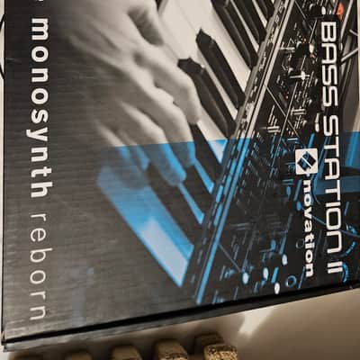 Novation Bass Station II 25-Key Monophonic Synthesizer 2013 - Present - Black image 2