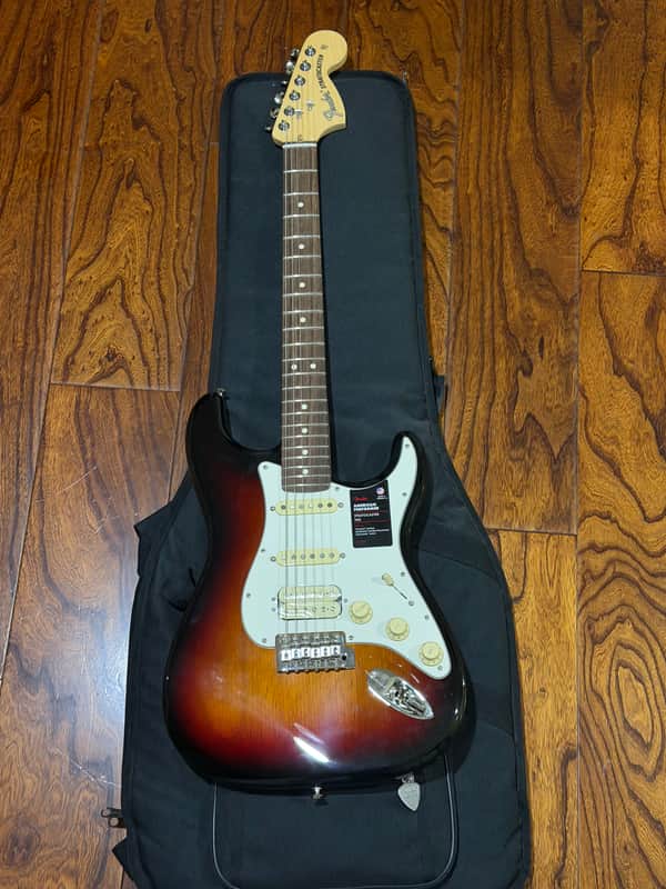 Fender Stratocaster American Performer HSS - 3-tone sunburst image 1