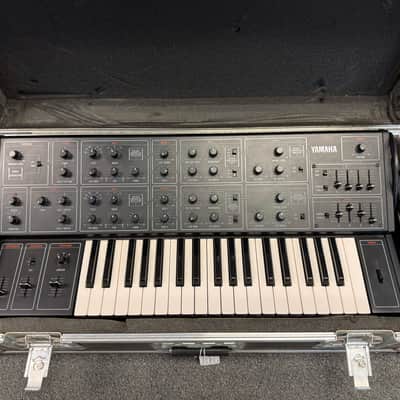 Yamaha CS-15 Duophonic Synthesizer 1978 - 1982 - Black