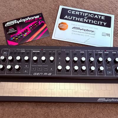 Stylophone GEN R-8 Stylophone GEN R-8 2019 - Very good image 1